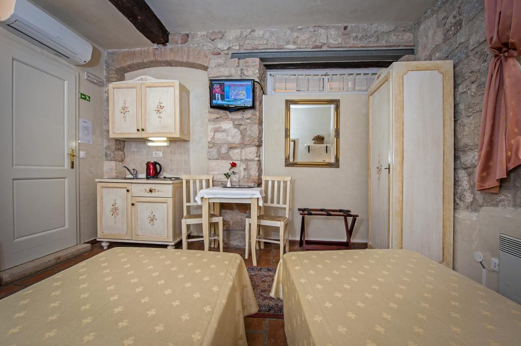 Residence Marco Polo Centro Storico Rovinj Bagian luar foto
