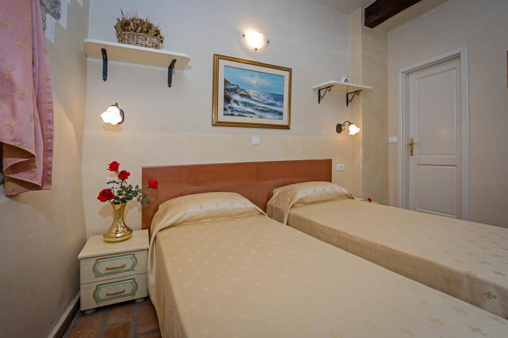 Residence Marco Polo Centro Storico Rovinj Bagian luar foto